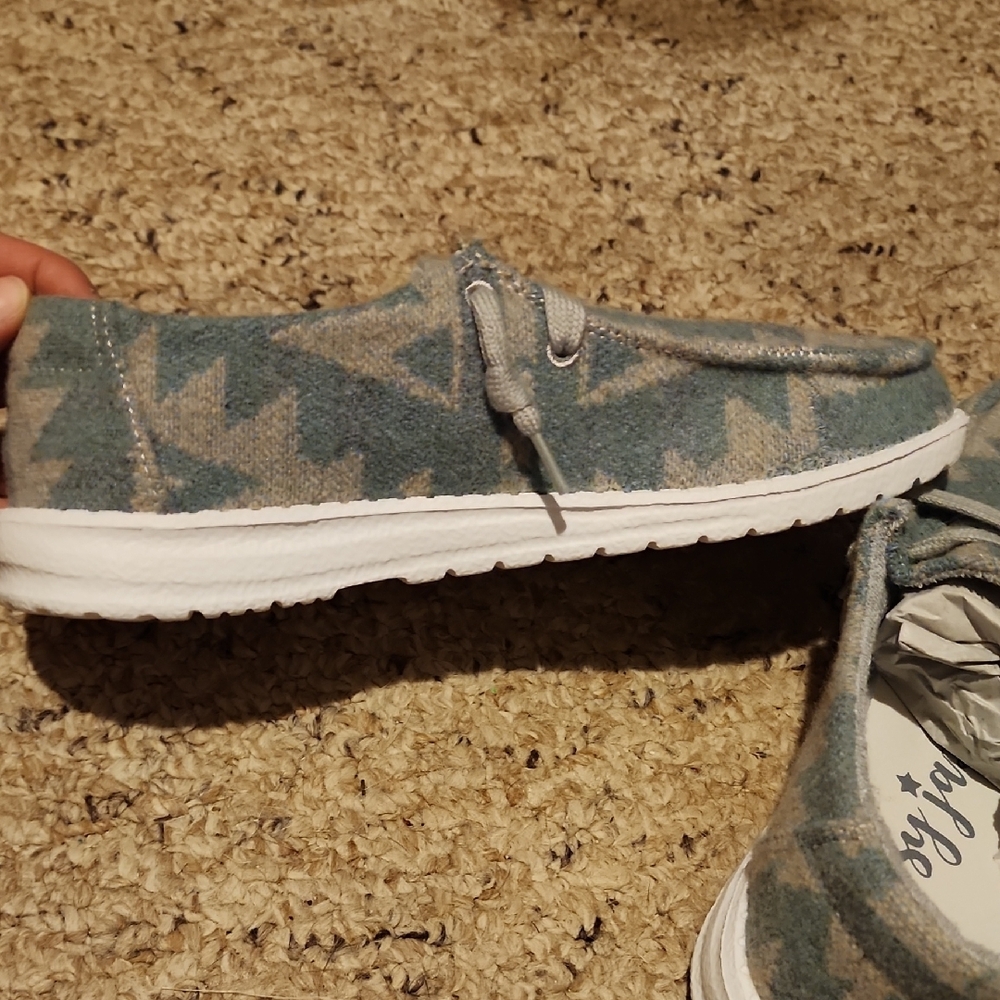 Patterned Slip-On Shoes - Picture 2 of 4